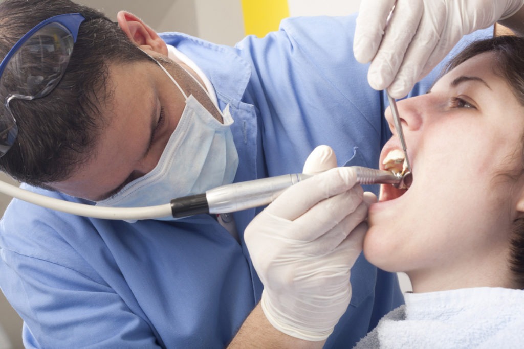 Po zubnom zákroku alebo dentálnej hygiene môže byť dočasne citlivý zub